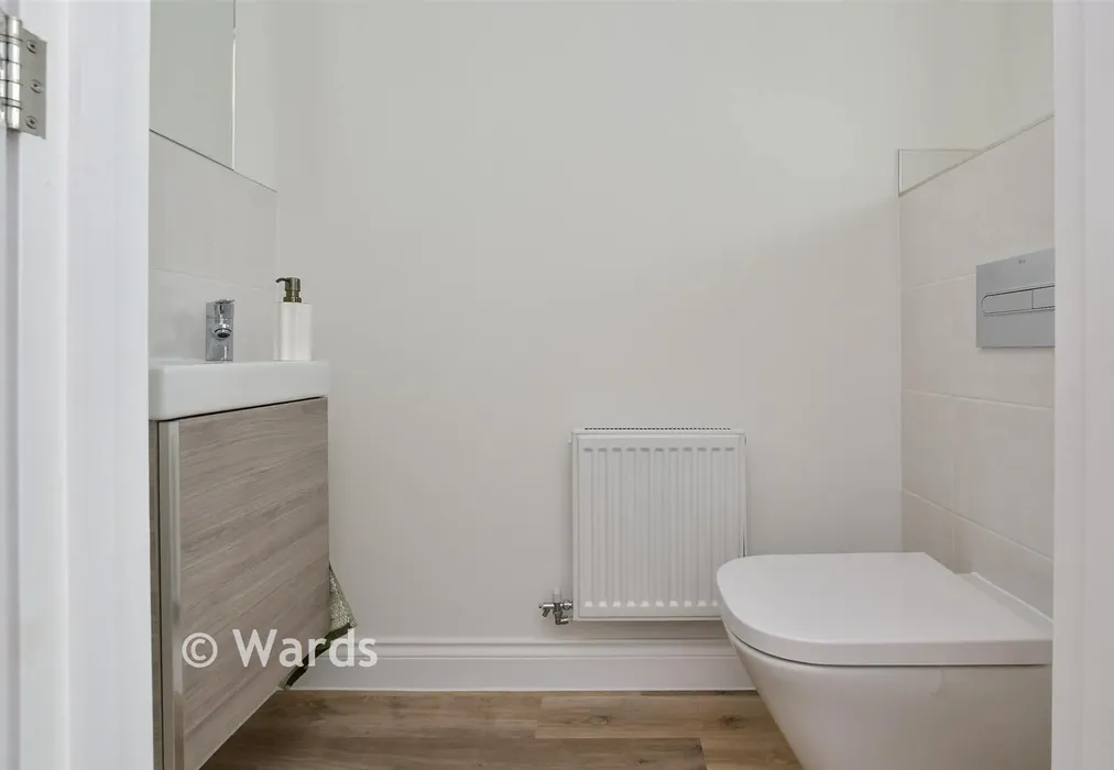 Cloakroom - Kings Close, Broadstairs, Kent - Wards of Kent