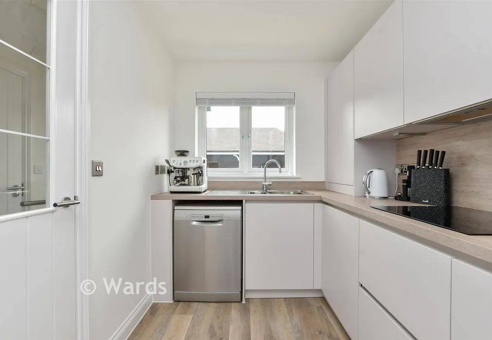 Kitchen - Kings Close, Broadstairs, Kent - Wards of Kent