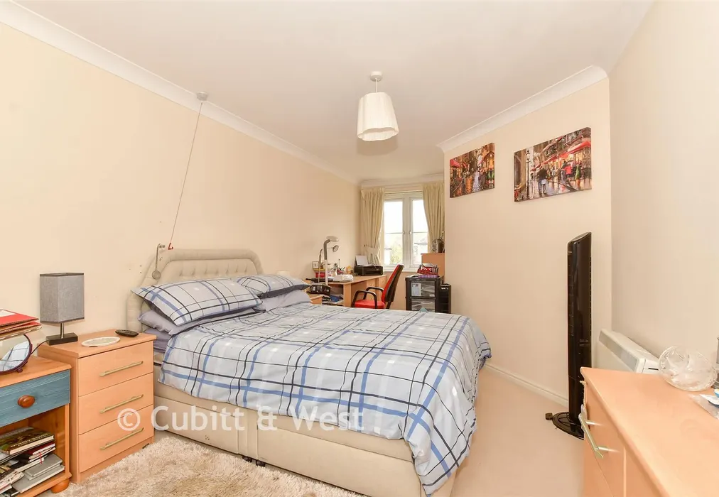 Bedroom - Blackbridge Lane, Horsham, West Sussex - Wards of Kent