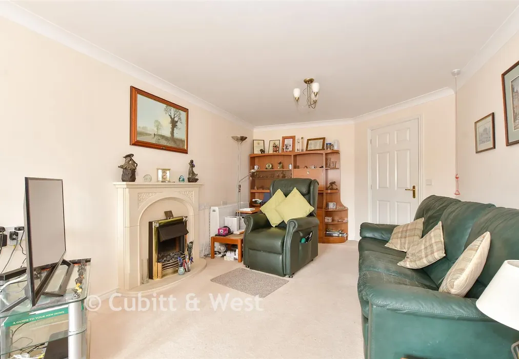 Lounge - Blackbridge Lane, Horsham, West Sussex - Wards of Kent
