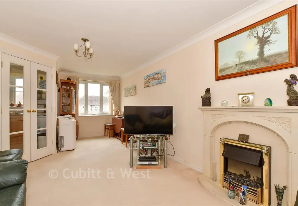 Lounge - Blackbridge Lane, Horsham, West Sussex - Wards of Kent