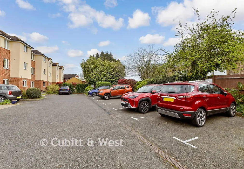 Driveway/Parking - Blackbridge Lane, Horsham, West Sussex - Wards of Kent