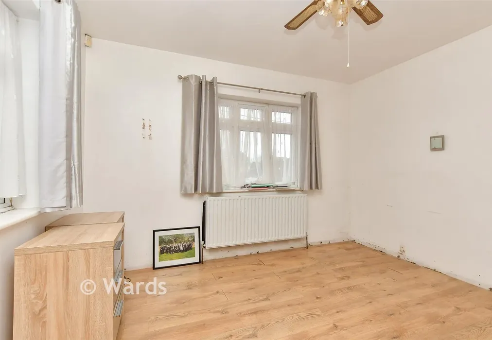 Bedroom 1 - Nutts Avenue, Leysdown-On-Sea, Sheerness, Kent - Wards of Kent