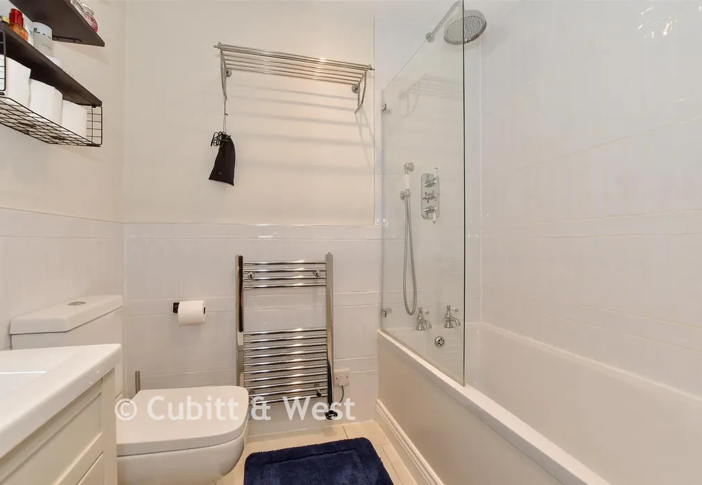 Bathroom - Langhurst Wood Road, Horsham, West Sussex - Wards of Kent