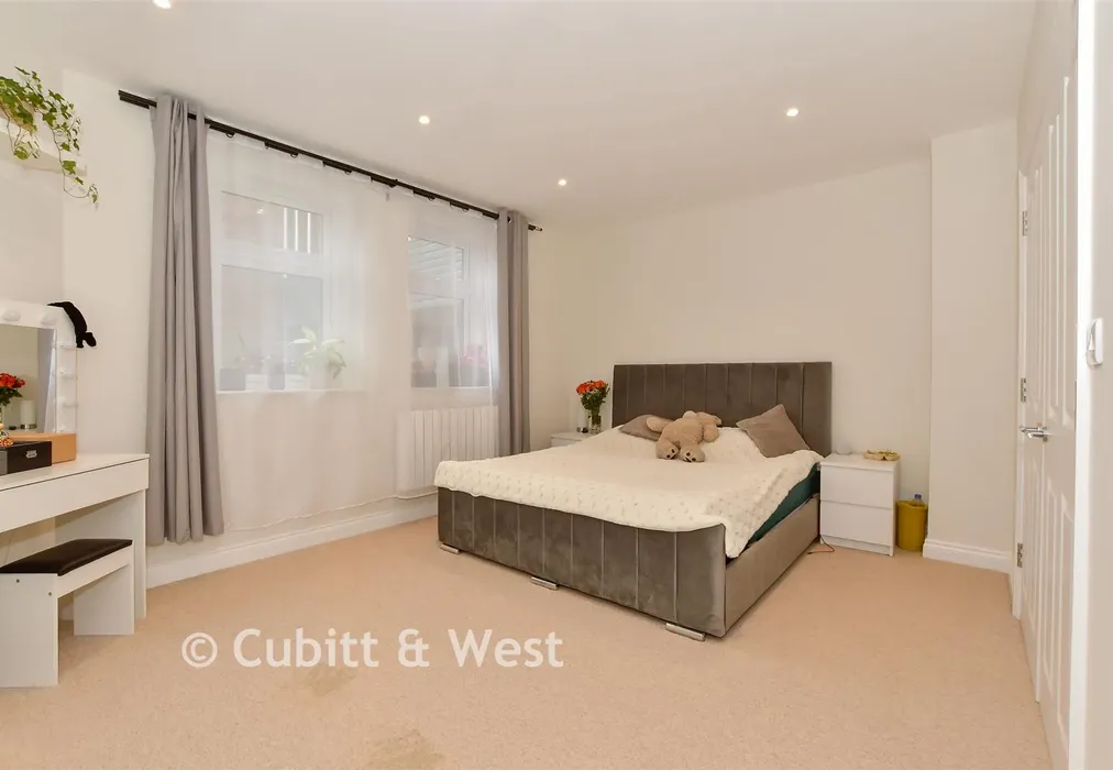 Bedroom 1 - Langhurst Wood Road, Horsham, West Sussex - Wards of Kent