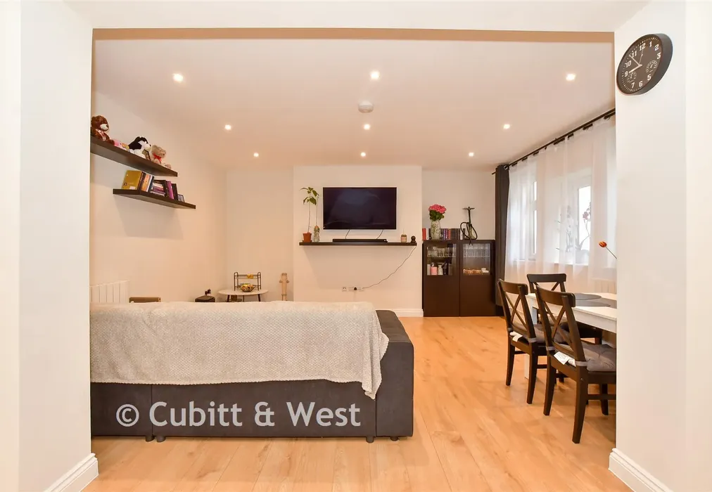 Lounge/Kitchen - Langhurst Wood Road, Horsham, West Sussex - Wards of Kent