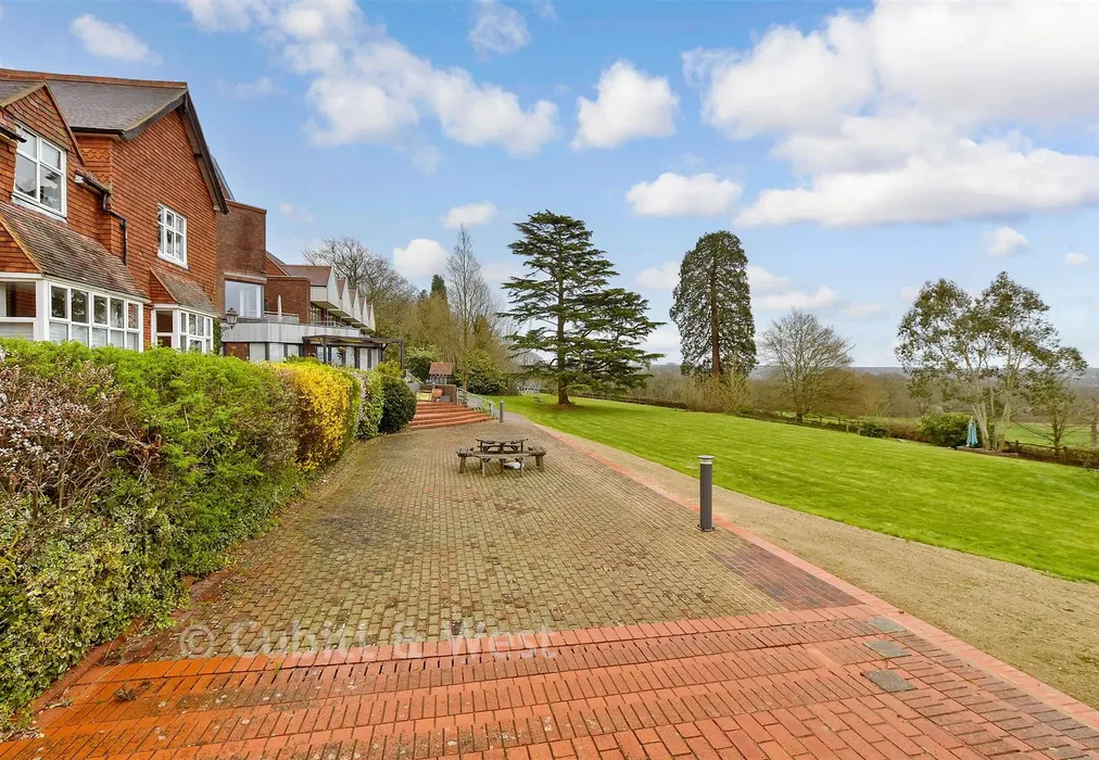 Communal Gardens - Langhurst Wood Road, Horsham, West Sussex - Wards of Kent
