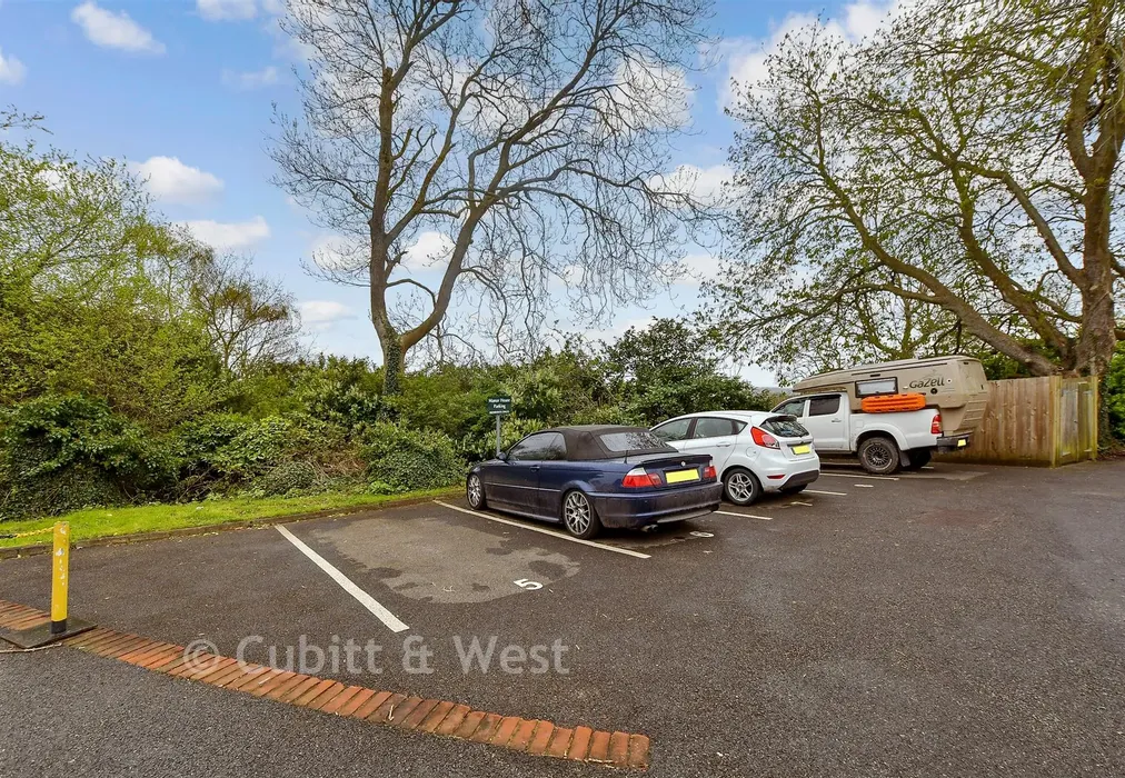 Driveway/Parking - Langhurst Wood Road, Horsham, West Sussex - Wards of Kent