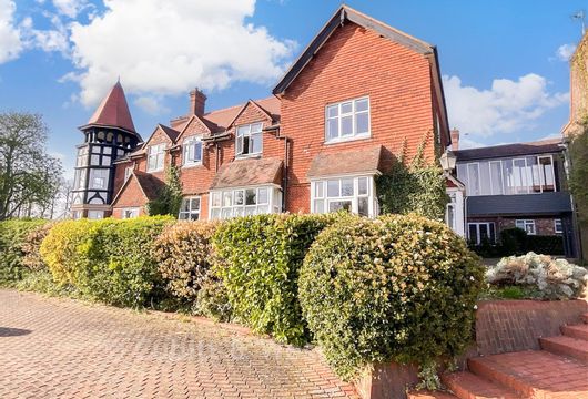 Langhurst Wood Road, Horsham, West Sussex - Wards of Kent