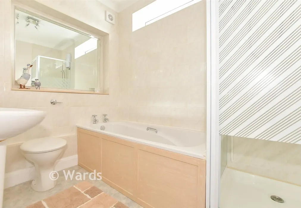 Bathroom - Swan Lane, Sellindge, Ashford, Kent - Wards of Kent