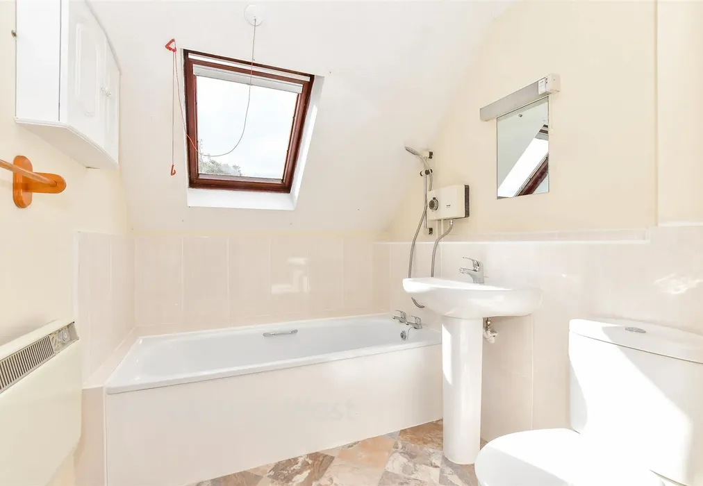 Bathroom - Stein Road, Emsworth, Hampshire - Wards of Kent
