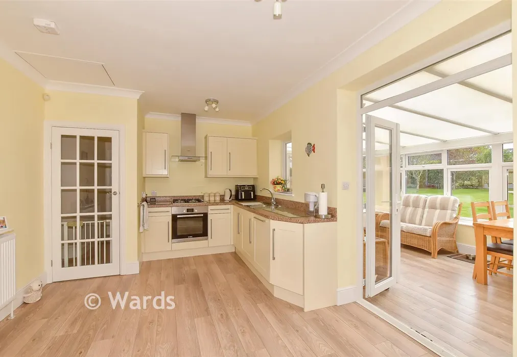 Kitchen - Gainsborough Drive, Herne Bay, Kent - Wards of Kent