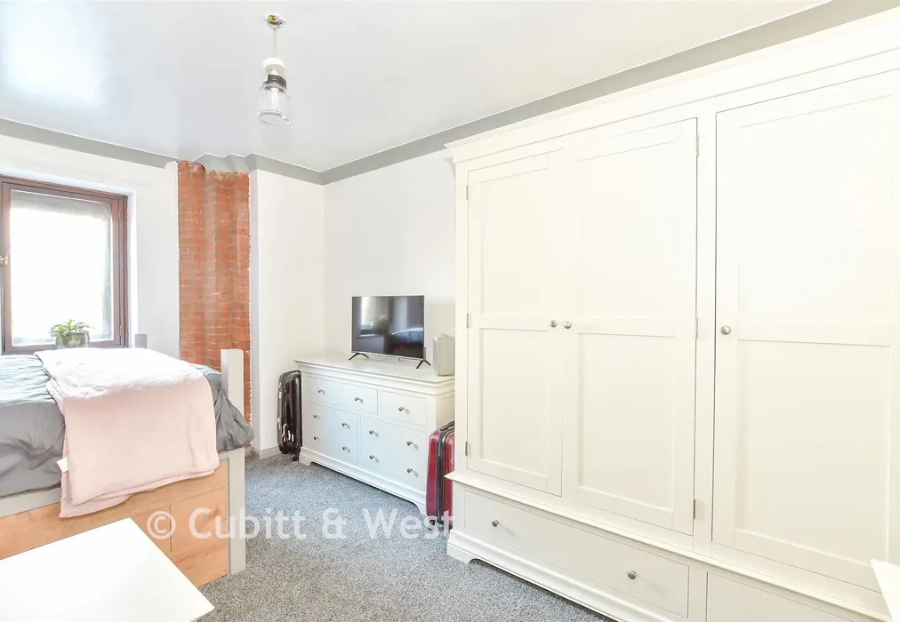 Bedroom - Simpson Road, Portsmouth, Hampshire - Wards of Kent