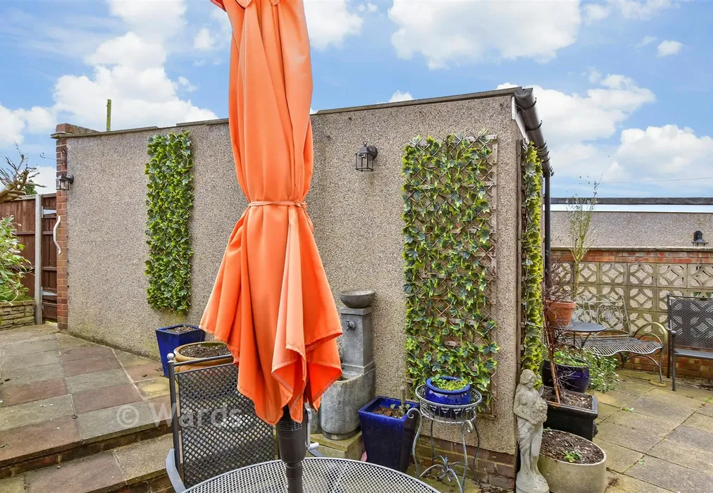 Rear Garden - Chalky Bank, Gravesend, Kent - Wards of Kent