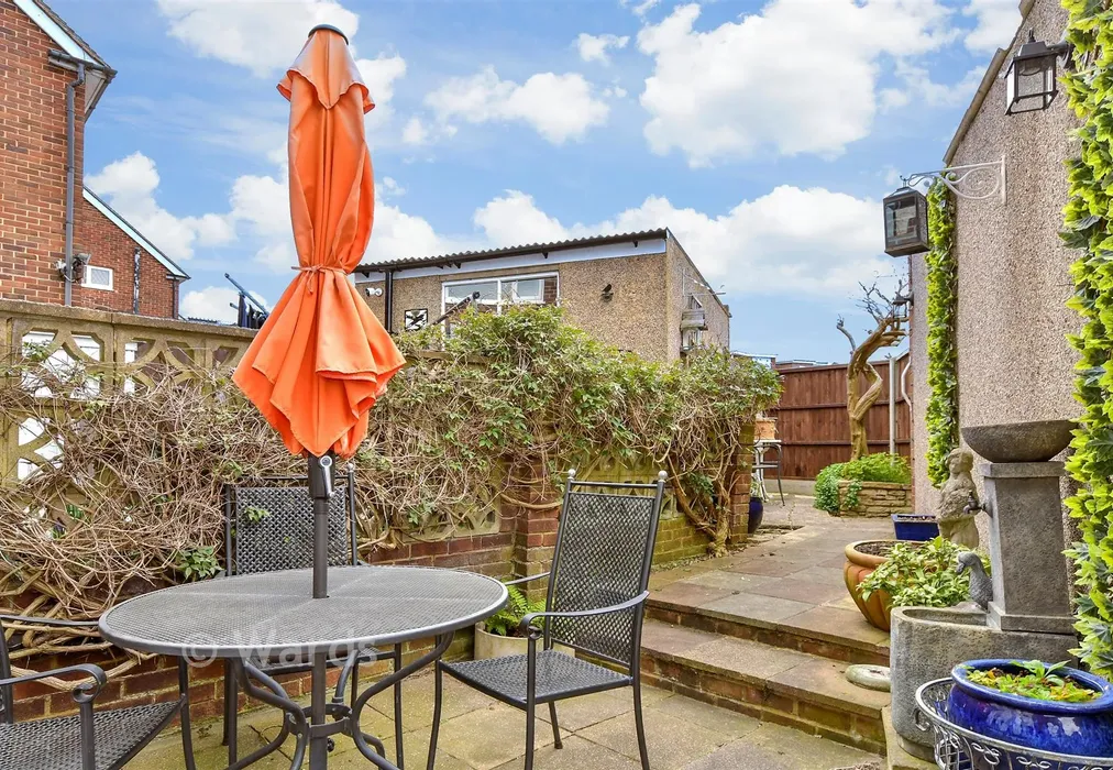 Rear Garden - Chalky Bank, Gravesend, Kent - Wards of Kent