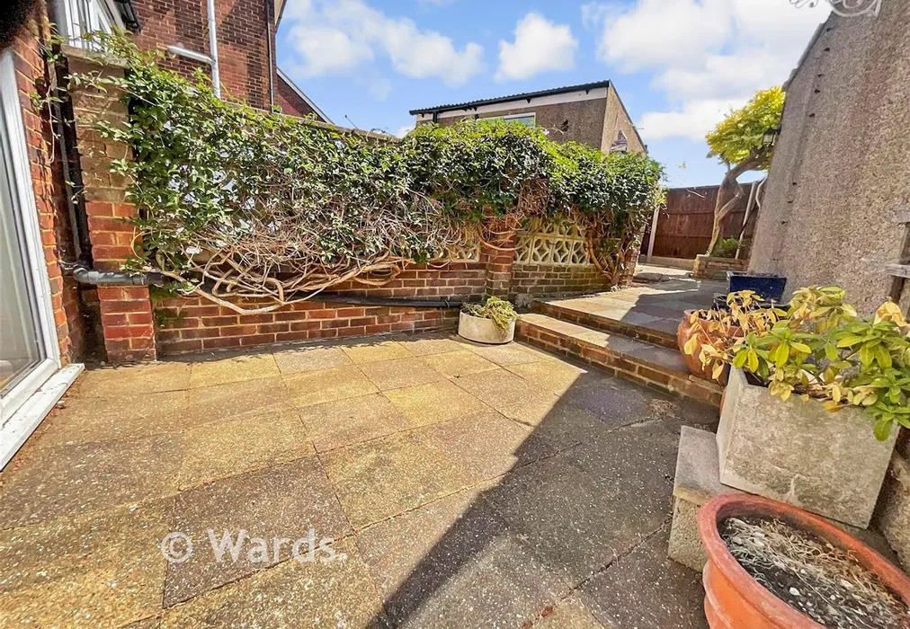 Patio - Chalky Bank, Gravesend, Kent - Wards of Kent