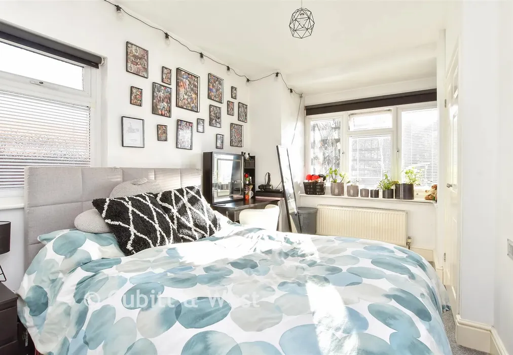 Bedroom - Broadwater Road, Worthing, West Sussex - Wards of Kent