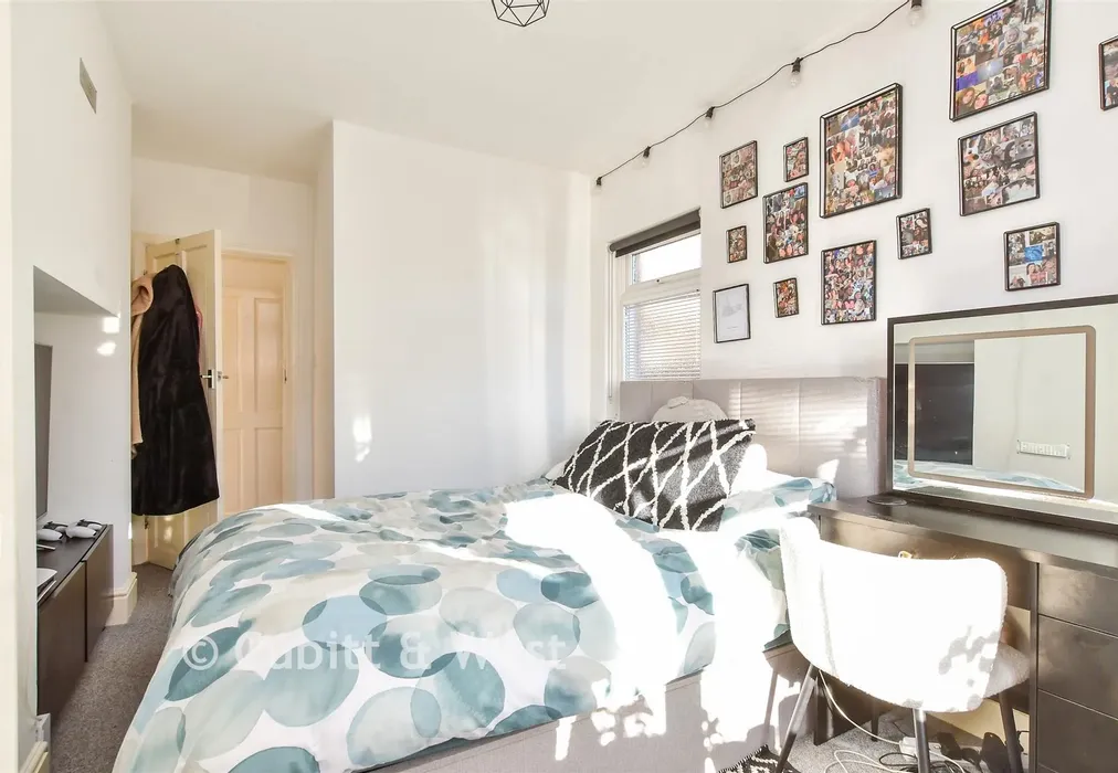 Bedroom - Broadwater Road, Worthing, West Sussex - Wards of Kent