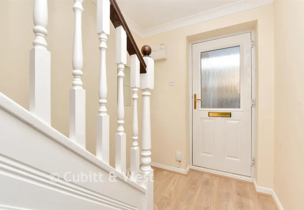 Entrance Hall - Nash Close, Sutton, Surrey - Wards of Kent