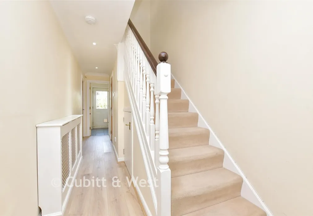 Entrance Hall - Nash Close, Sutton, Surrey - Wards of Kent