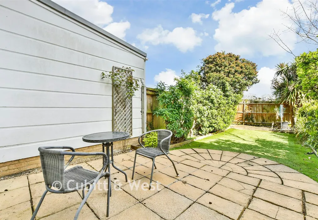 Rear Garden - Nash Close, Sutton, Surrey - Wards of Kent