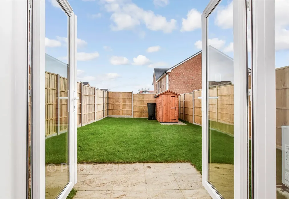 Back Garden - Acorn Avenue, Newport, Isle of Wight - Wards of Kent