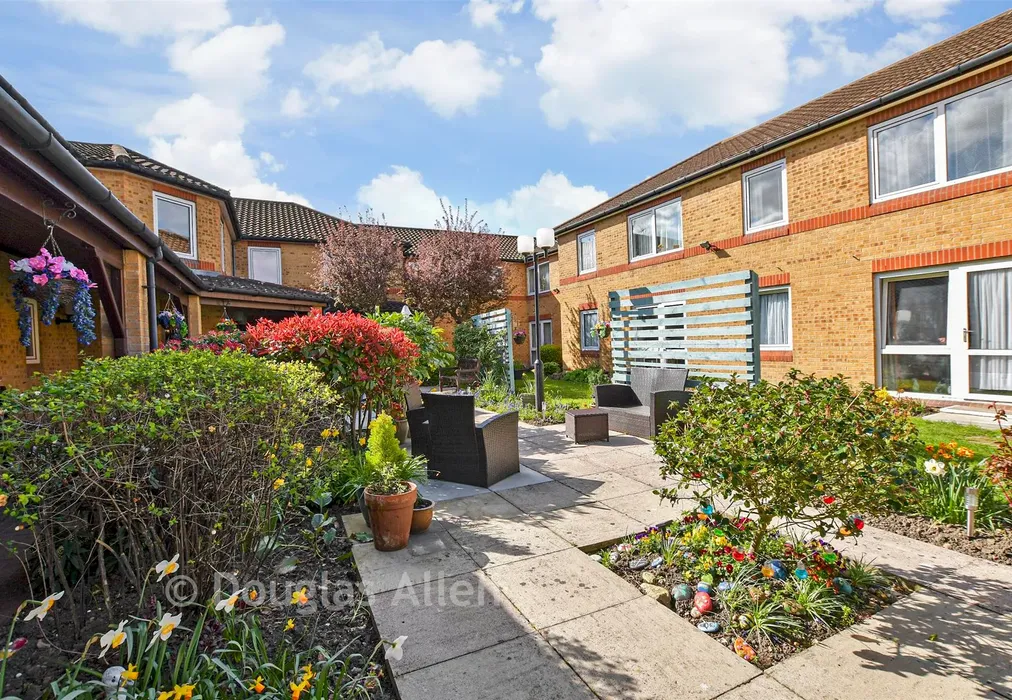 Communal Gardens - Church End Lane, Runwell, Wickford, Essex - Wards of Kent