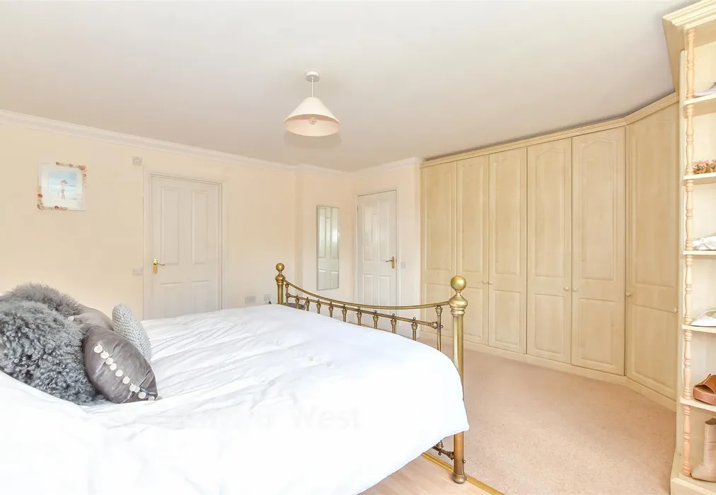Bedroom 1 - St. Andrew's Lane, Tangmere, Chichester, West Sussex - Wards of Kent