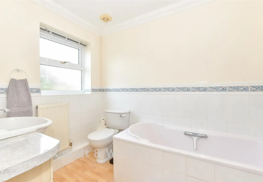 En-Suite Bathroom - St. Andrew's Lane, Tangmere, Chichester, West Sussex - Wards of Kent