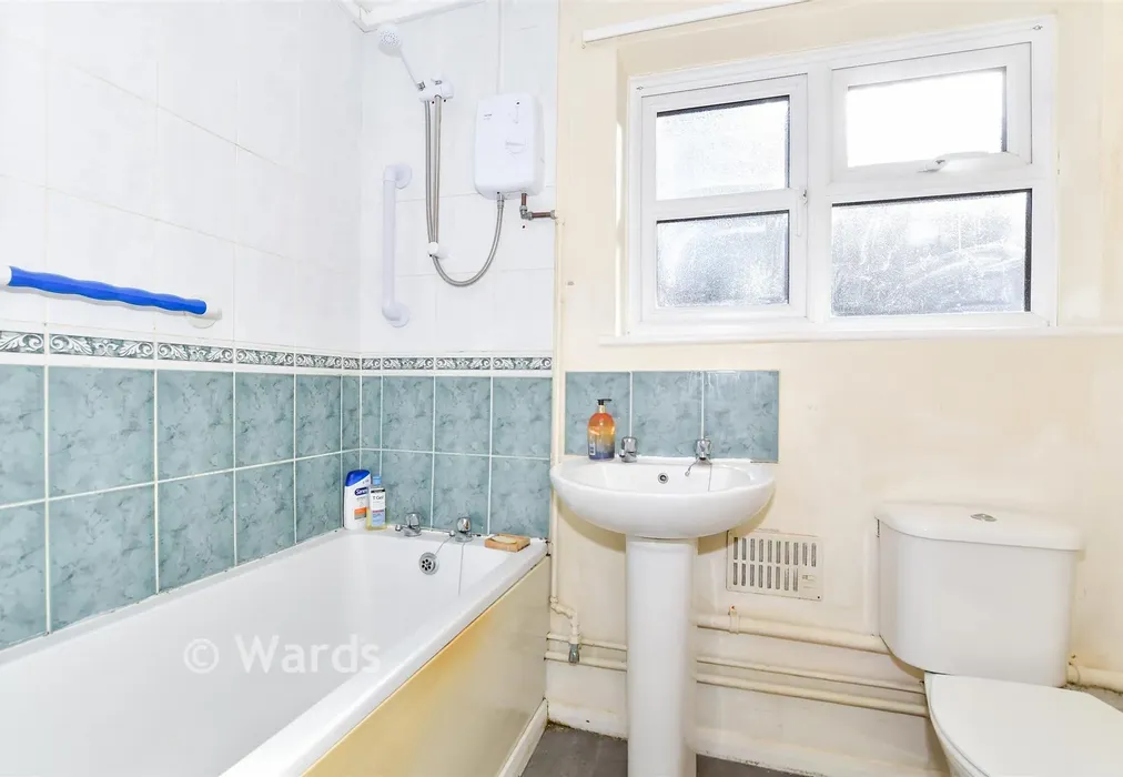 Bathroom - May Street, Snodland, Kent - Wards of Kent