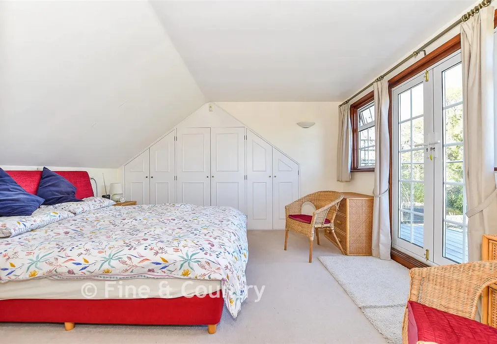 Bedroom 1 - Maidstone Road, Horsmonden, Kent - Wards of Kent