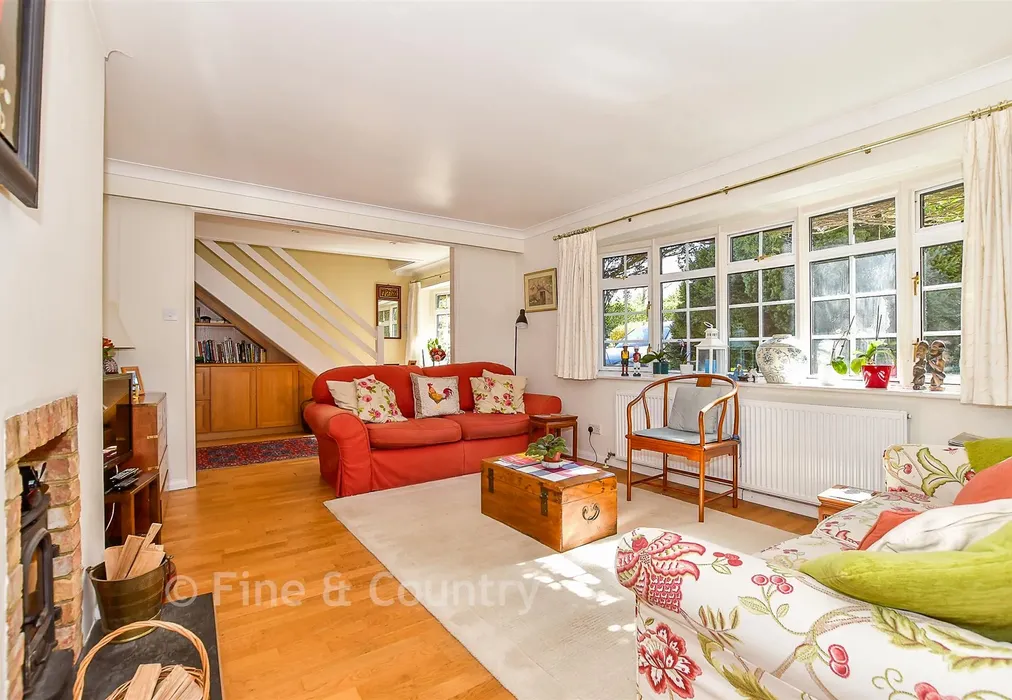 Sitting Room - Maidstone Road, Horsmonden, Kent - Wards of Kent