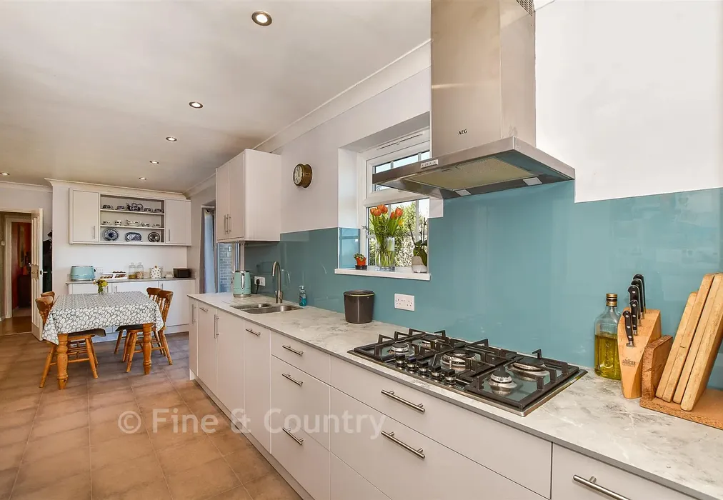 Kitchen - Maidstone Road, Horsmonden, Kent - Wards of Kent
