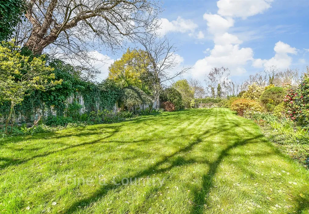 Rear Garden - Maidstone Road, Horsmonden, Kent - Wards of Kent