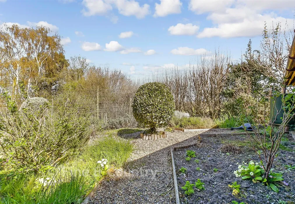 Rear Garden - Maidstone Road, Horsmonden, Kent - Wards of Kent