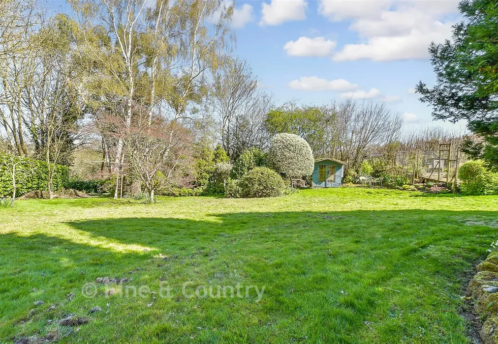Rear Garden - Maidstone Road, Horsmonden, Kent - Wards of Kent