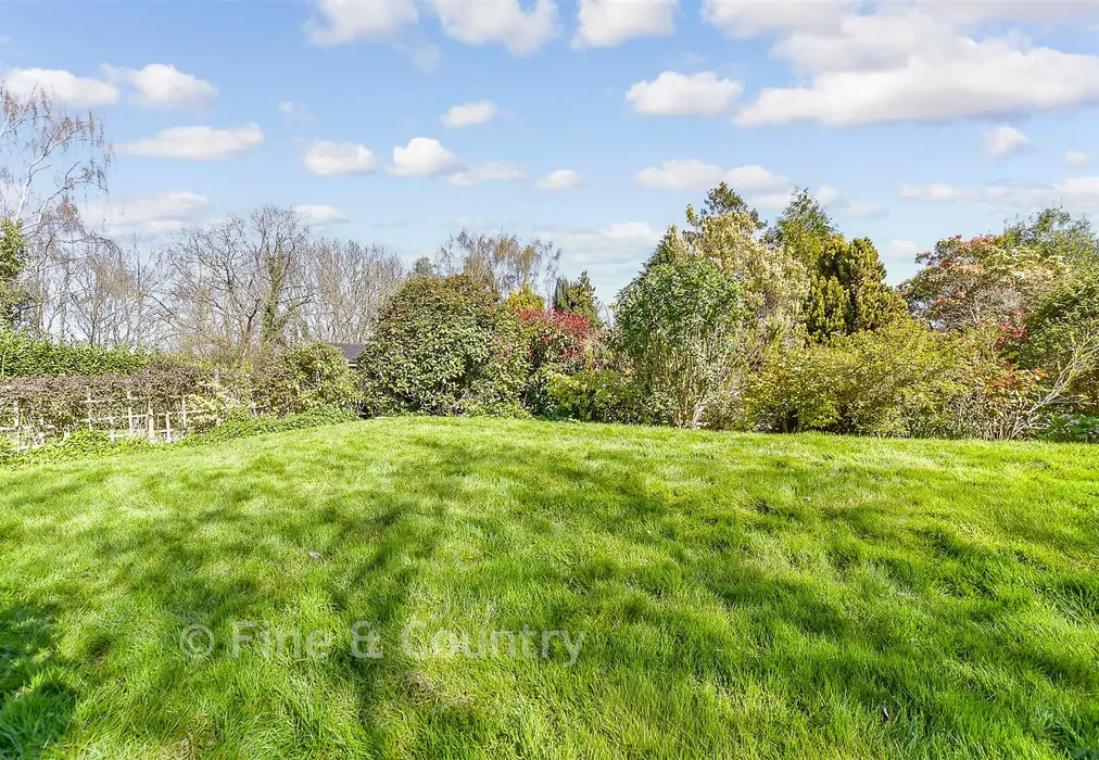 Rear Garden - Maidstone Road, Horsmonden, Kent - Wards of Kent