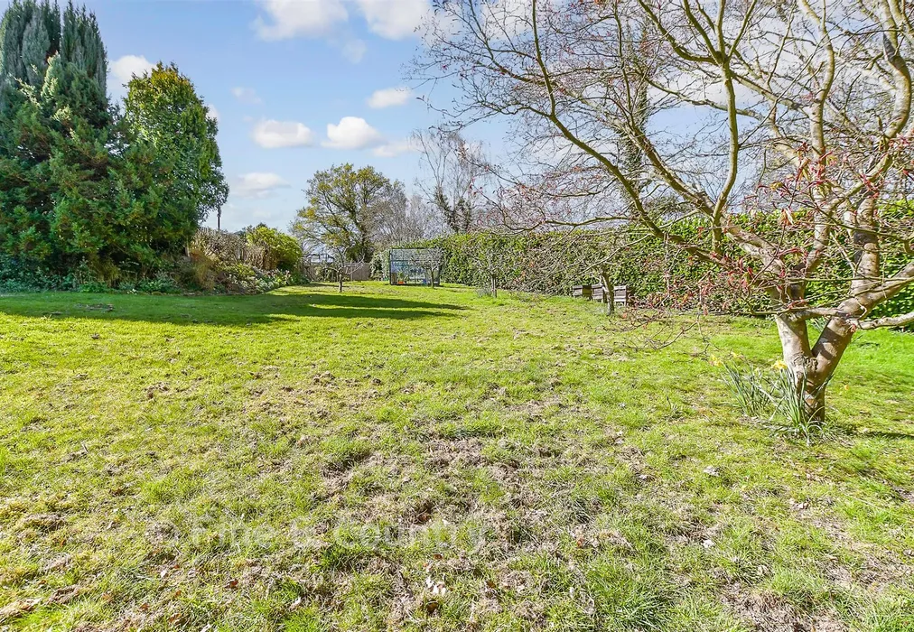 Rear Garden - Maidstone Road, Horsmonden, Kent - Wards of Kent