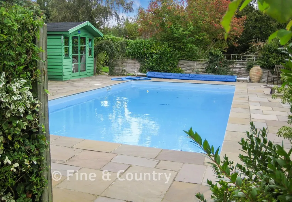 Swimming Pool - Maidstone Road, Horsmonden, Kent - Wards of Kent