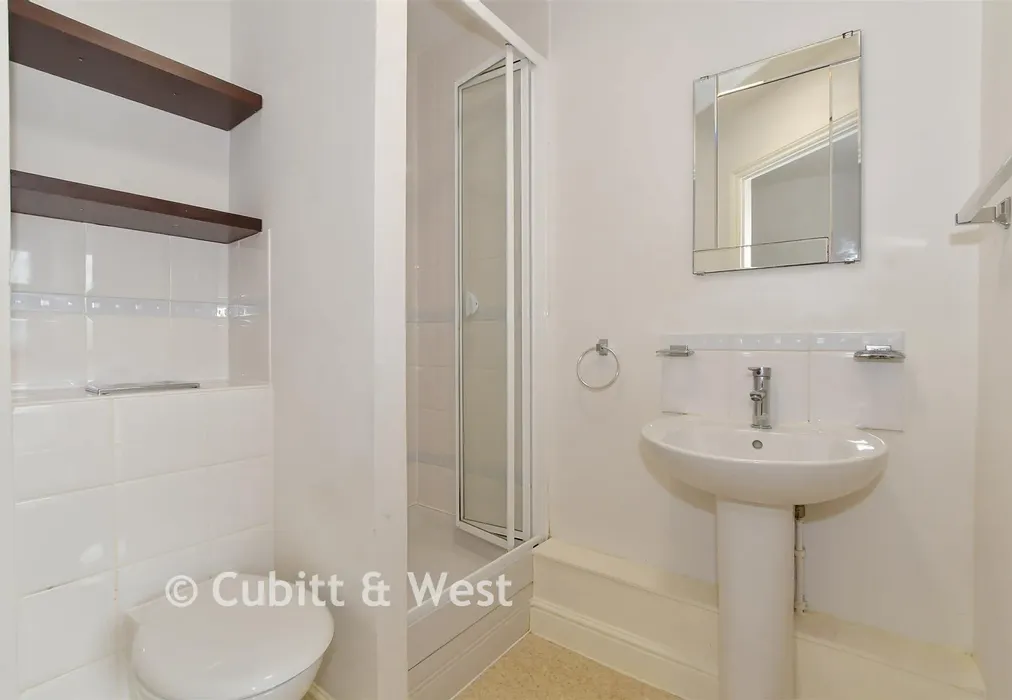 En-Suite - Commonwealth Drive, Three Bridges, Crawley, West Sussex - Wards of Kent