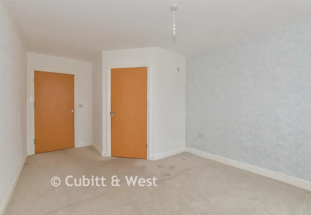 Bedroom 1 - Commonwealth Drive, Three Bridges, Crawley, West Sussex - Wards of Kent