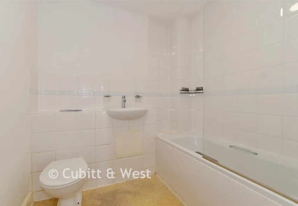 Bathroom - Commonwealth Drive, Three Bridges, Crawley, West Sussex - Wards of Kent