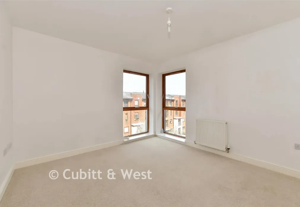 Bedroom 1 - Commonwealth Drive, Three Bridges, Crawley, West Sussex - Wards of Kent