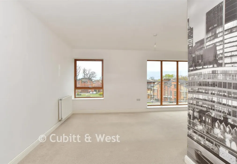 Lounge/Diner - Commonwealth Drive, Three Bridges, Crawley, West Sussex - Wards of Kent