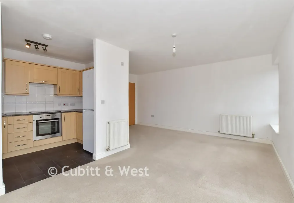 Lounge/Diner - Commonwealth Drive, Three Bridges, Crawley, West Sussex - Wards of Kent
