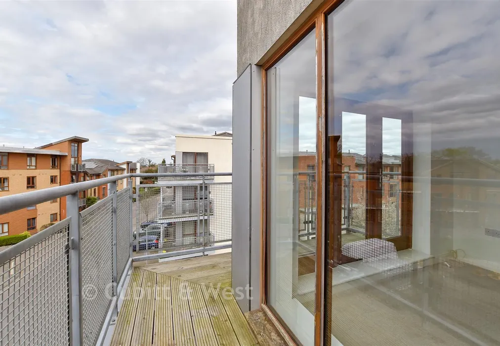 Balcony - Commonwealth Drive, Three Bridges, Crawley, West Sussex - Wards of Kent