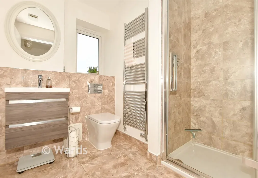 Bathroom - Crispin Close, New Romney, Kent - Wards of Kent