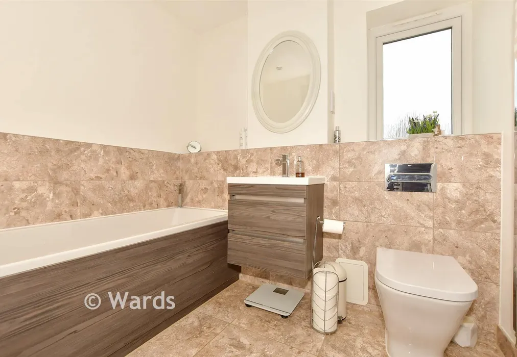 Bathroom - Crispin Close, New Romney, Kent - Wards of Kent