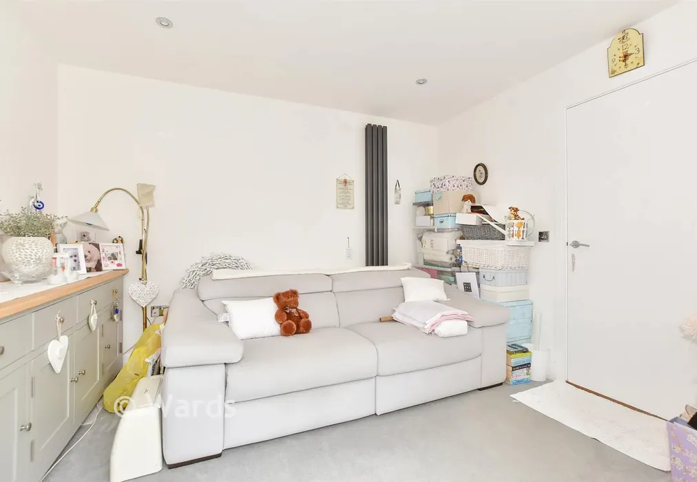 Room 1 - Crispin Close, New Romney, Kent - Wards of Kent