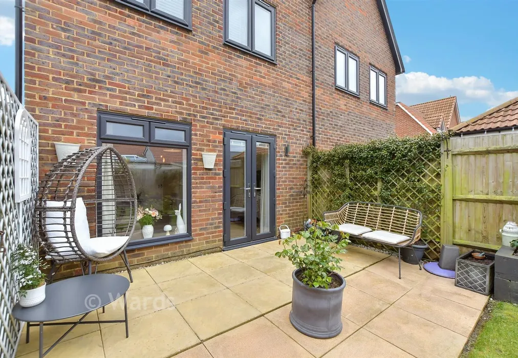 Patio / Decking - Crispin Close, New Romney, Kent - Wards of Kent
